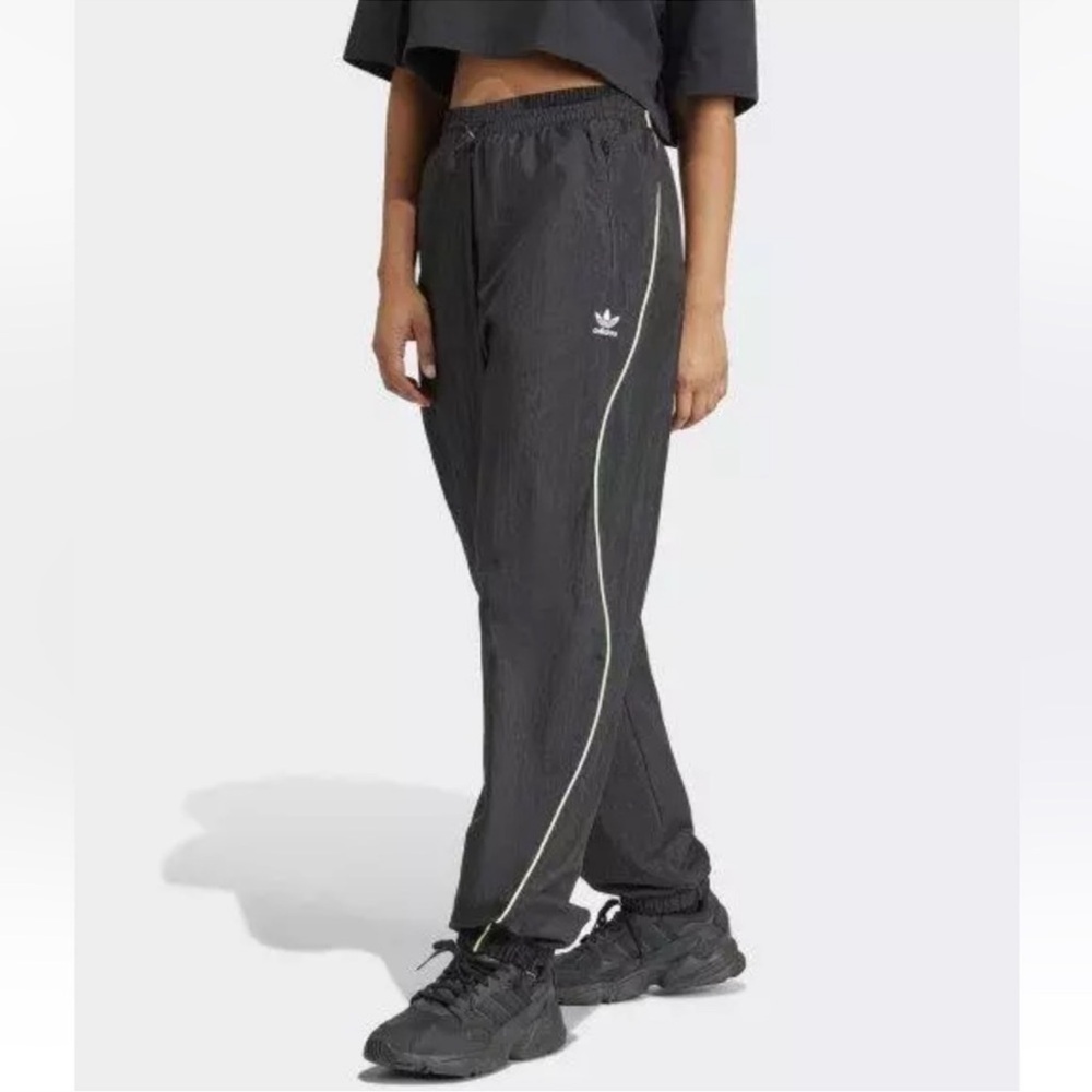 NEW ADIDAS FR PARACHUTE PANTS IT9698 Black With Green Stripe Size XS
